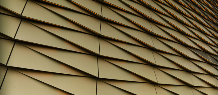 Gullfarget aluminiumsfasade på Casino Holland i Utrecht.