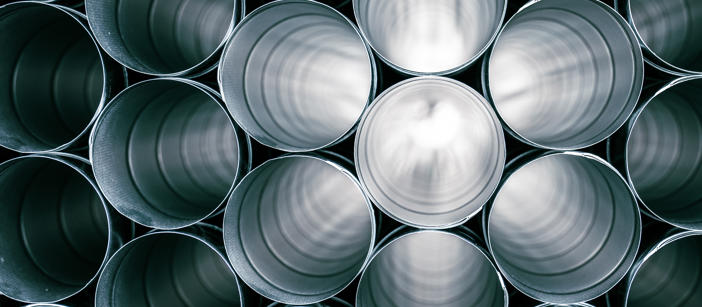 Innsiden av aluminiumsrør som stables.