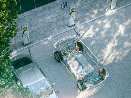 Beispielhafte Darstellung eines Elektroautos, die visualisiert, wie es aufgeladen wird.
