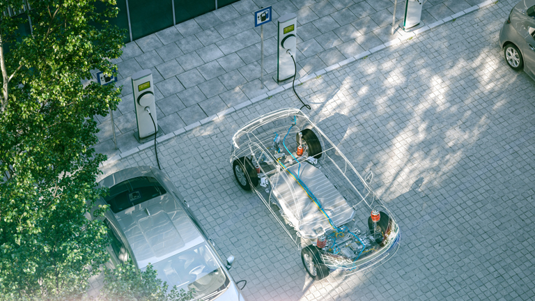 Beispielhafte Darstellung eines Elektroautos, die visualisiert, wie es aufgeladen wird.