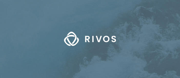 Speiras RIVOS-logo foran en blå bakgrunn som viser en elv som flyter.