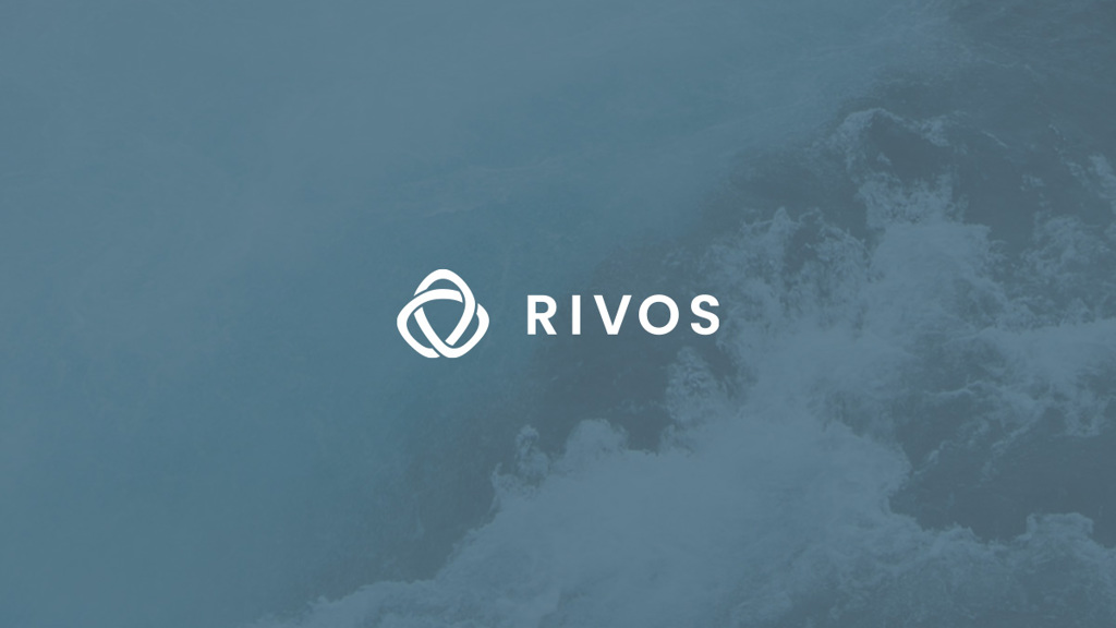 Speiras RIVOS-logo foran en blå bakgrunn som viser en elv som flyter.