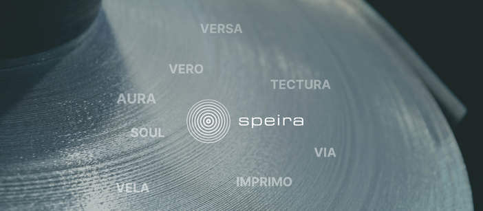 Speira Logo mit den Produktnamen von den Produktfamilien auf einem Aluminiumcoil.