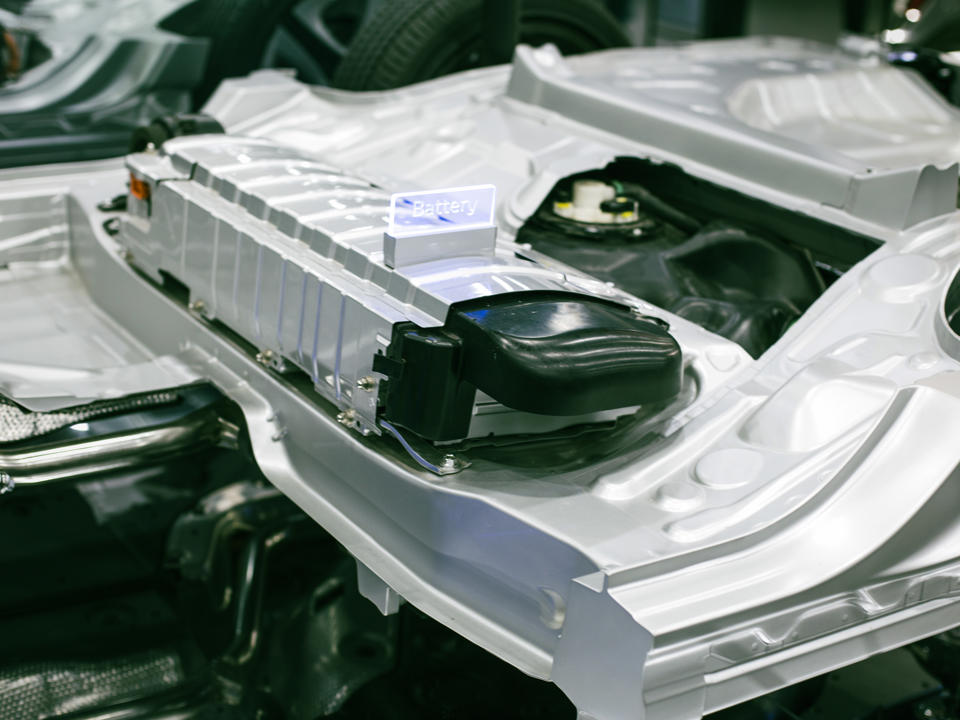 Das Gehäuse einer Autobatterie aus Aluminium von Speira.
