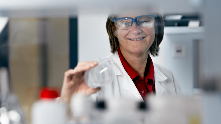 Speira-ansatt i laboratoriet