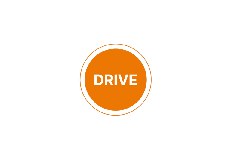 Das Wort „drive“ steht in einem orangefarbenen Kreis.