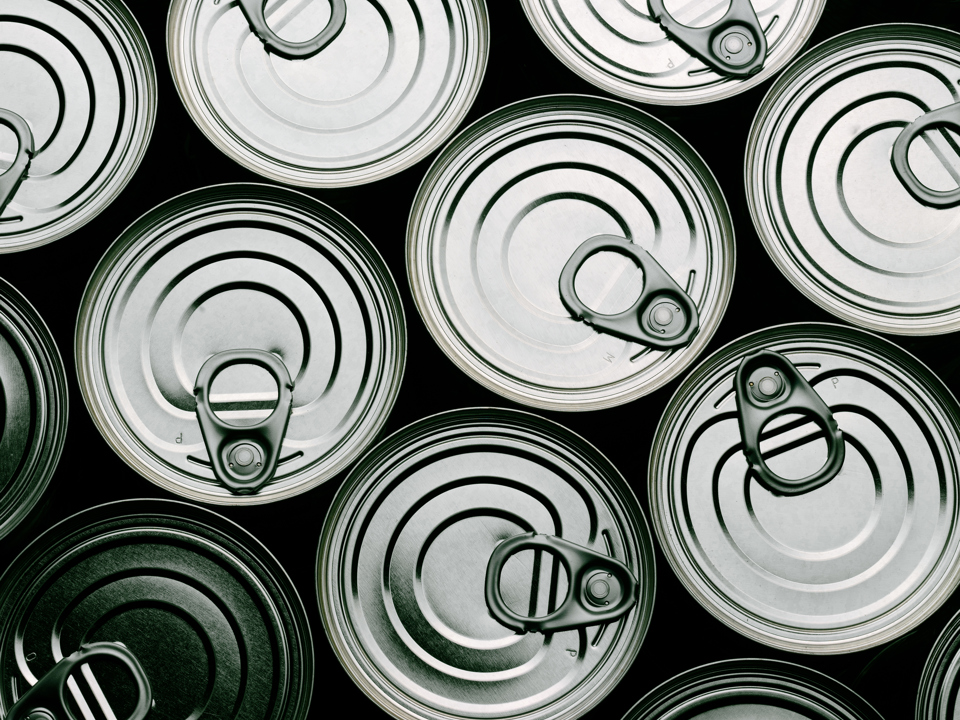 Aluminiumdosen für Lebensmittelverpackungen.