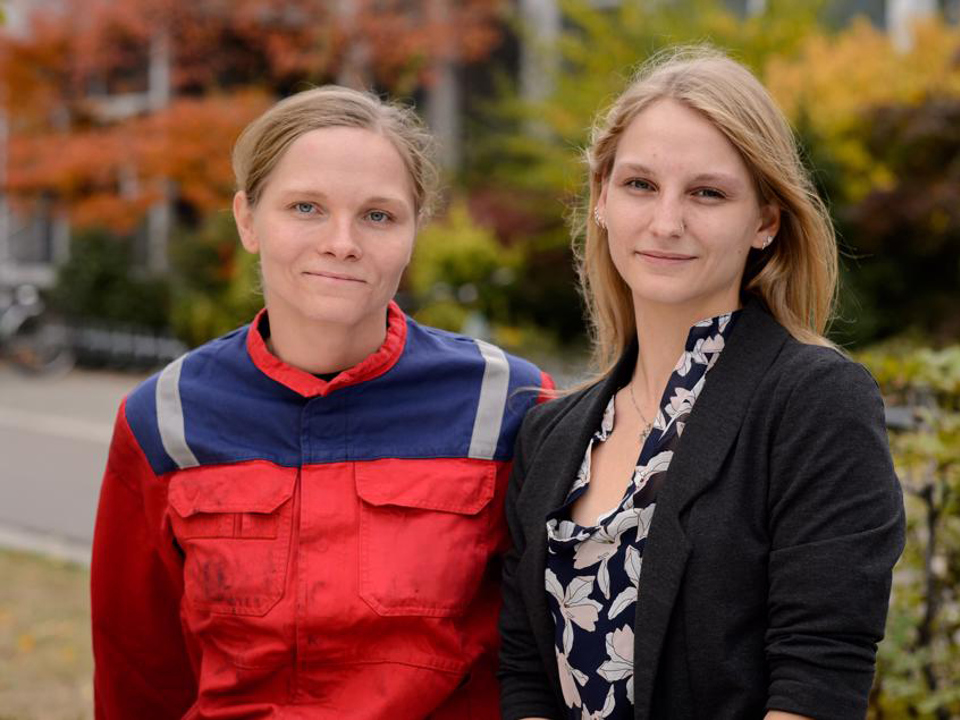 Two young smiling Speira employees in work and office clothes.