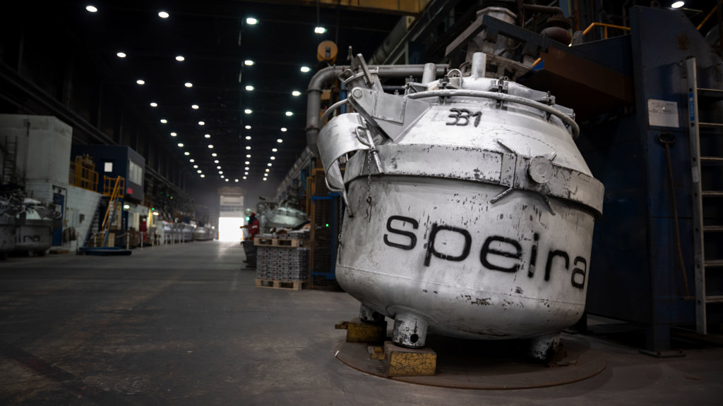 En Speira aluminiumsform befinner seg i et aluminiumsverk.