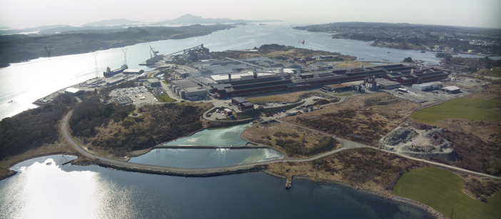 Speiras anlegg i Karmøy, sett fra fugleperspektiv på en solrik dag.