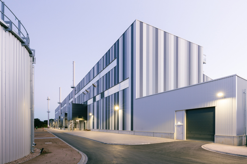 Die Außenfassade eines der Aluminiumwerke von Speira.