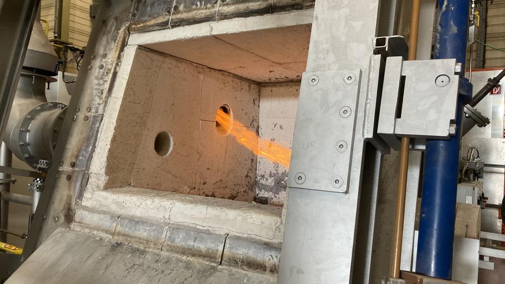 A melting furnace with a capacity of 1.5 tonnes that has been converted to hydrogen operation