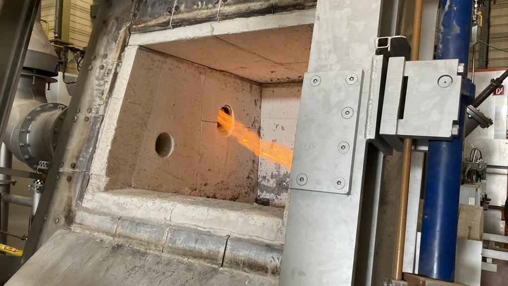 A melting furnace with a capacity of 1.5 tonnes that has been converted to hydrogen operation