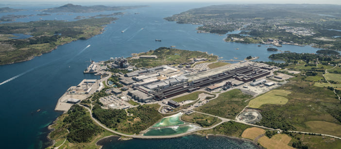 Speiras anlegg i Karmøy, sett fra fugleperspektiv på en solrik dag.