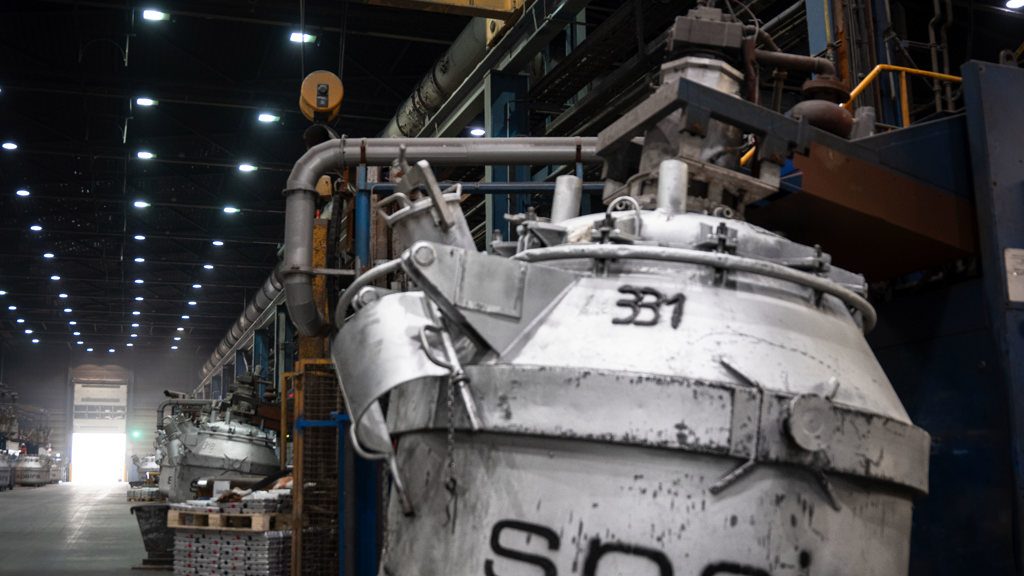 En Speira aluminiumsform befinner seg i et aluminiumsverk.